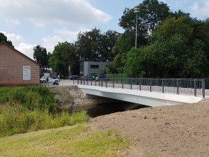 De nieuwe brug in de Haalmansweg. (foto: LochemsNieuws)