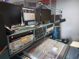 De studio van Radio573 in 't Stadshuus in Lochem