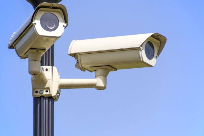 camera monitoring-1305045_1920